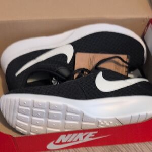 Nike Tanjun Black and White Women's Sneakers